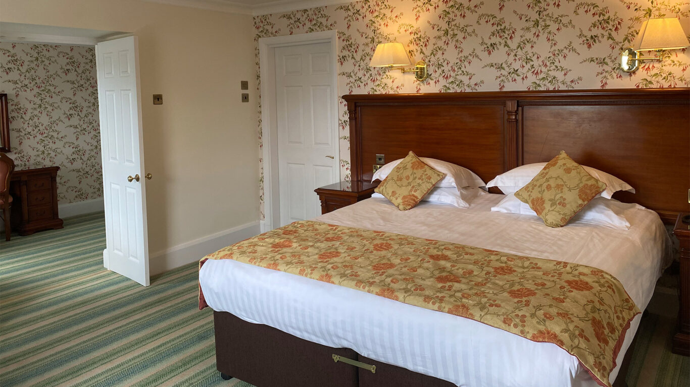 Suite-Double-Bed-Rroom-24-Lake-District-Castle-Inn